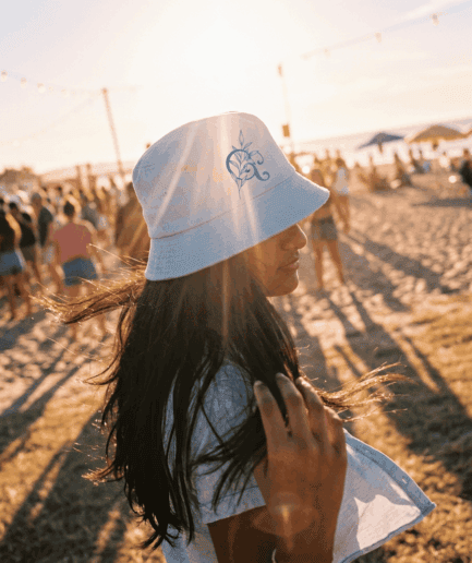 Beach Brim Blooming Ampersand