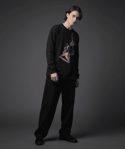 Breakthrough Regular Long-Sleeved T-Shirt in Black