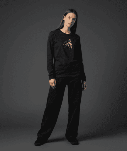 Dominate Regular Long-Sleeved T-Shirt in Black